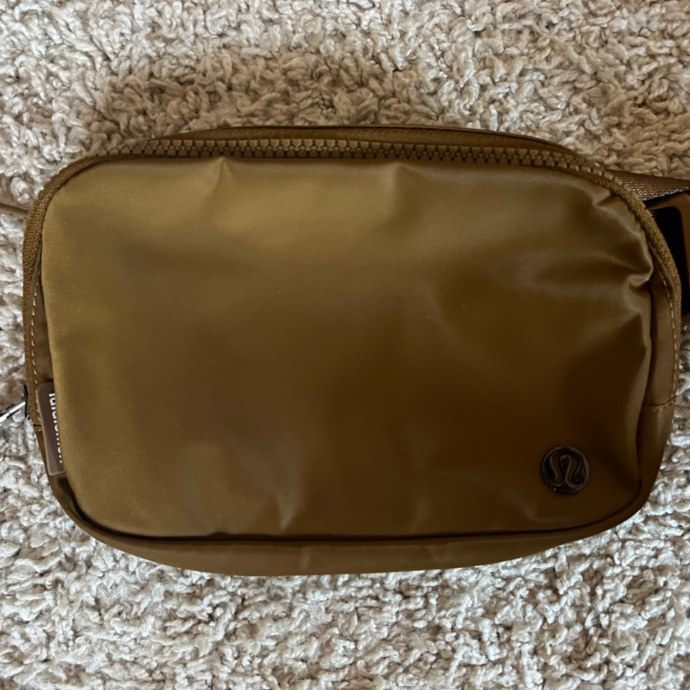 Lululemon Everywhere Belt Bag